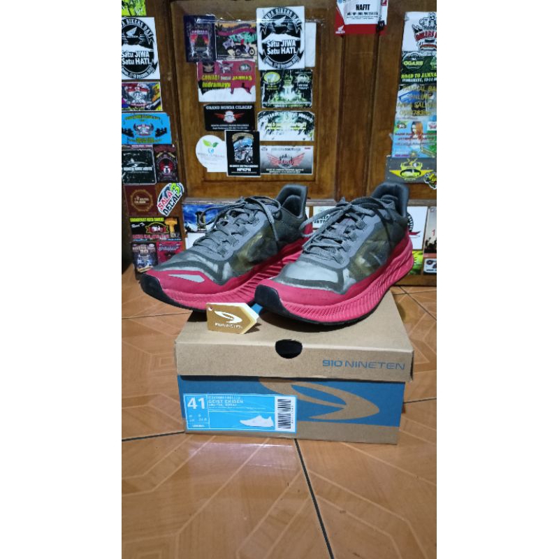 sepatu ori lokal second bagus merk 910 nineten gesit ekiden merah size 41 (26,8)