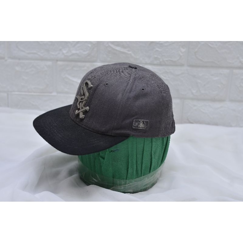 Topi MLB SOX Logo Besi