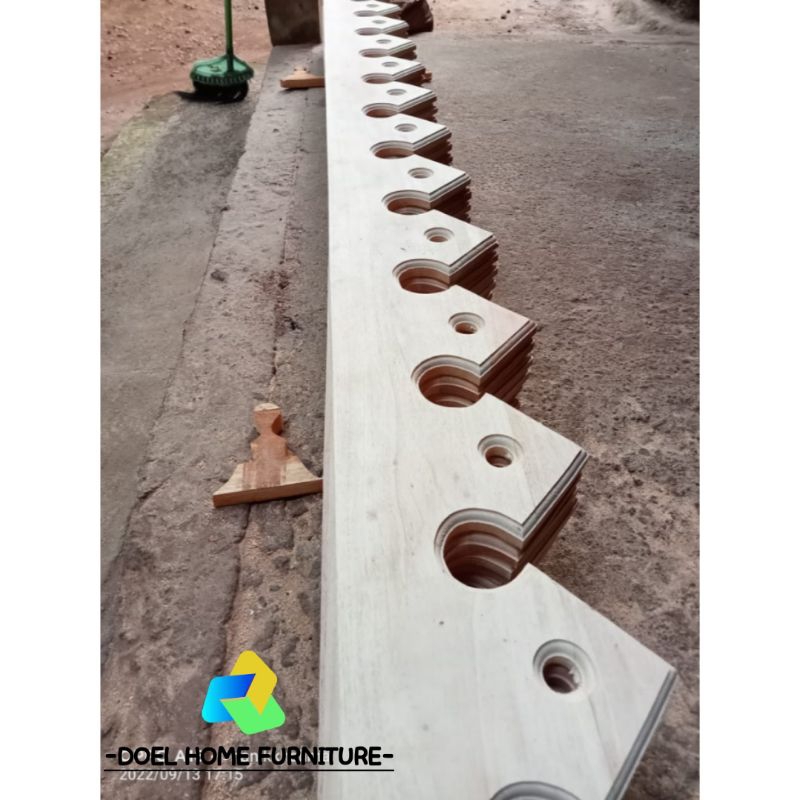 Lisplang motif bolong