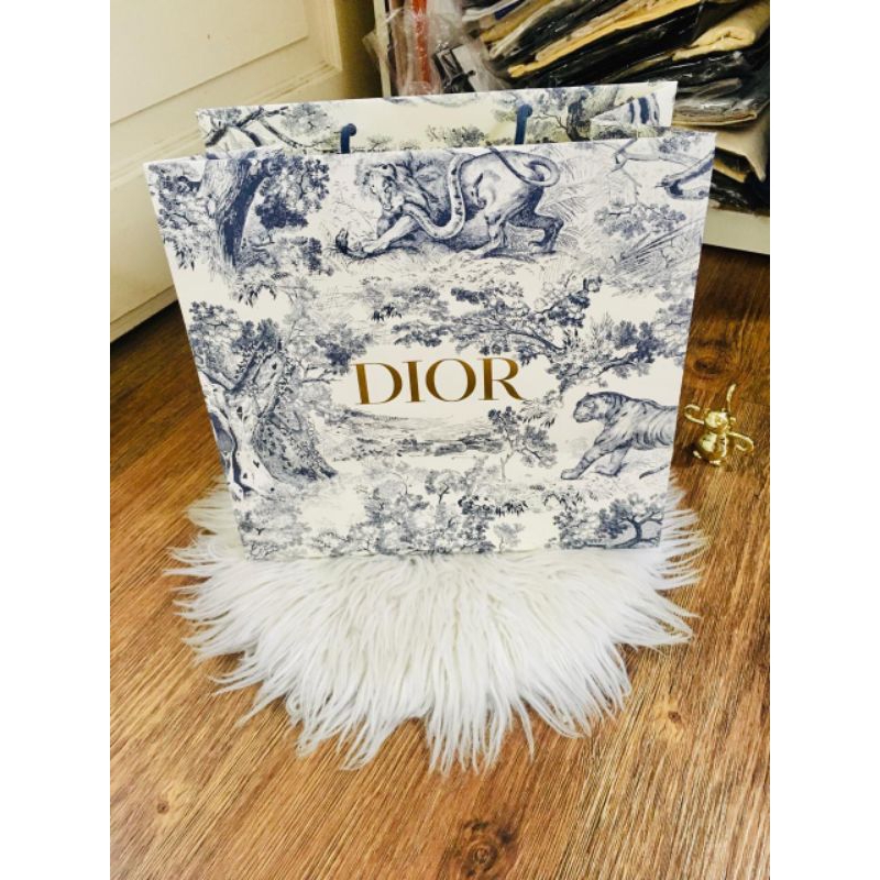 

DIOR paperbag authentic mulusssss. size 30x28x16 cm