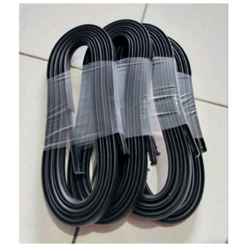 Karet roof Yaris bakpao 2006-2013 /Karet moulding Yaris 2006-2013 Karet atap Yaris 2006-2013