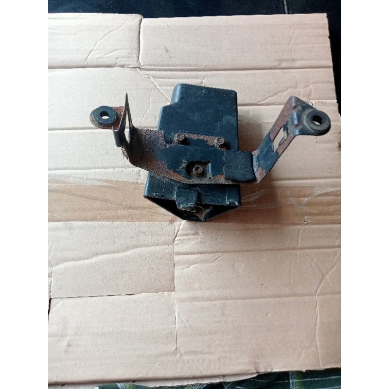 braket dudukan aki Suzuki thunder 125/ original cabutan