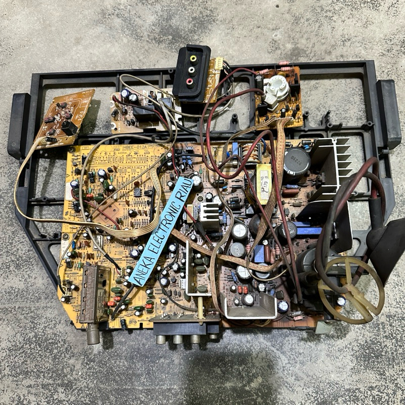 MESIN TV POLYTRON U SLIM 29 INCHI PS30UV22A