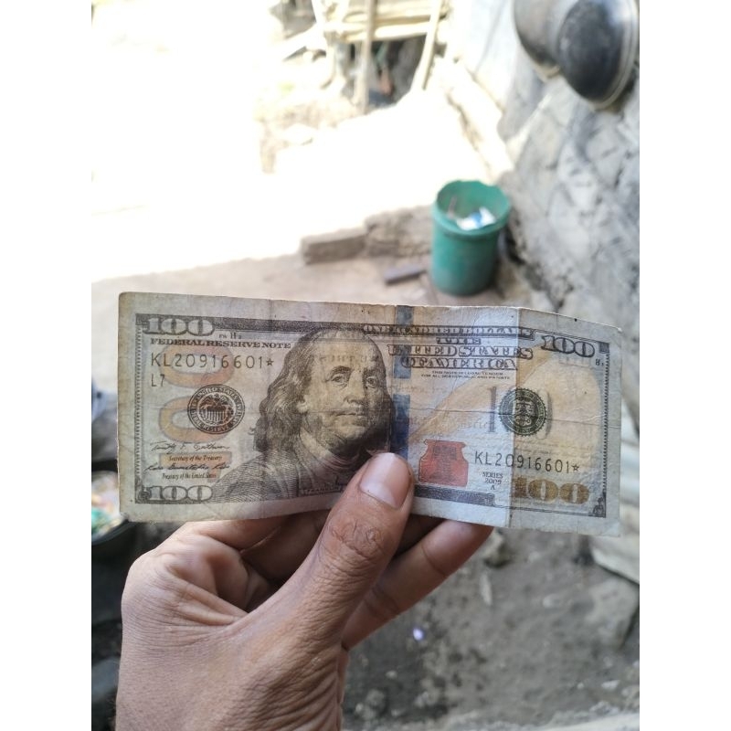 uang kertas dollar