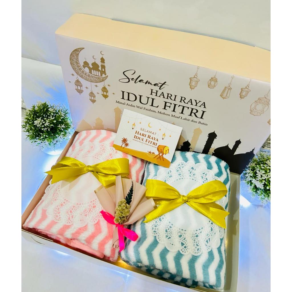 

Hampers Handuk Couple Dewasa /Hampers Idul Fitri / Hampers Lebaran / Hampers Ramadhan Kado Muslimah / Wedding Alat Sholat