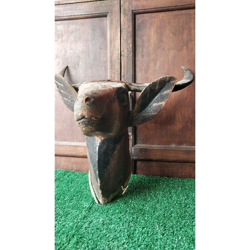 Kepala Banteng Kayu kuno