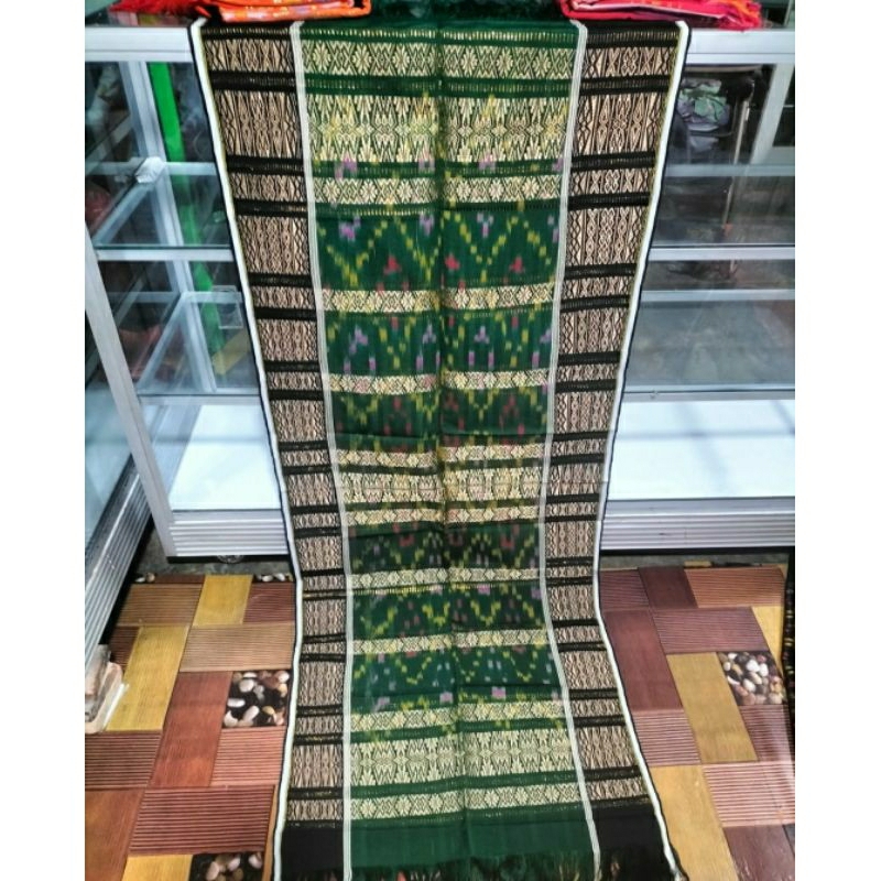 uis nipes dasar hitam