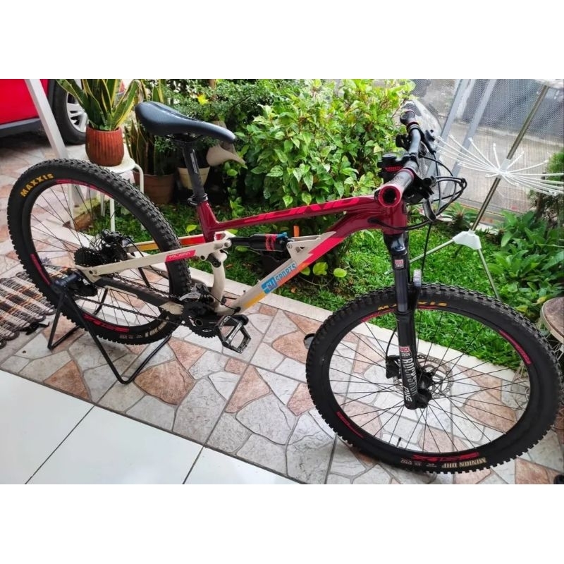 polygon siskiu D5 27,5 s upgrade fork rockshox ban maxxis