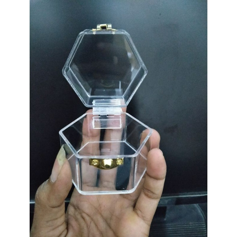 

kotak cincin acrylic segi 6 mini