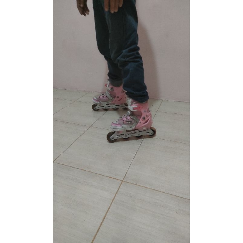 sepatu roda bekas