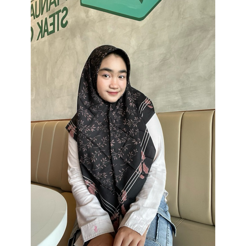 segi empat oskara azara / azara oskara / segiempat azara / jilbab azara murah / jilbab murah