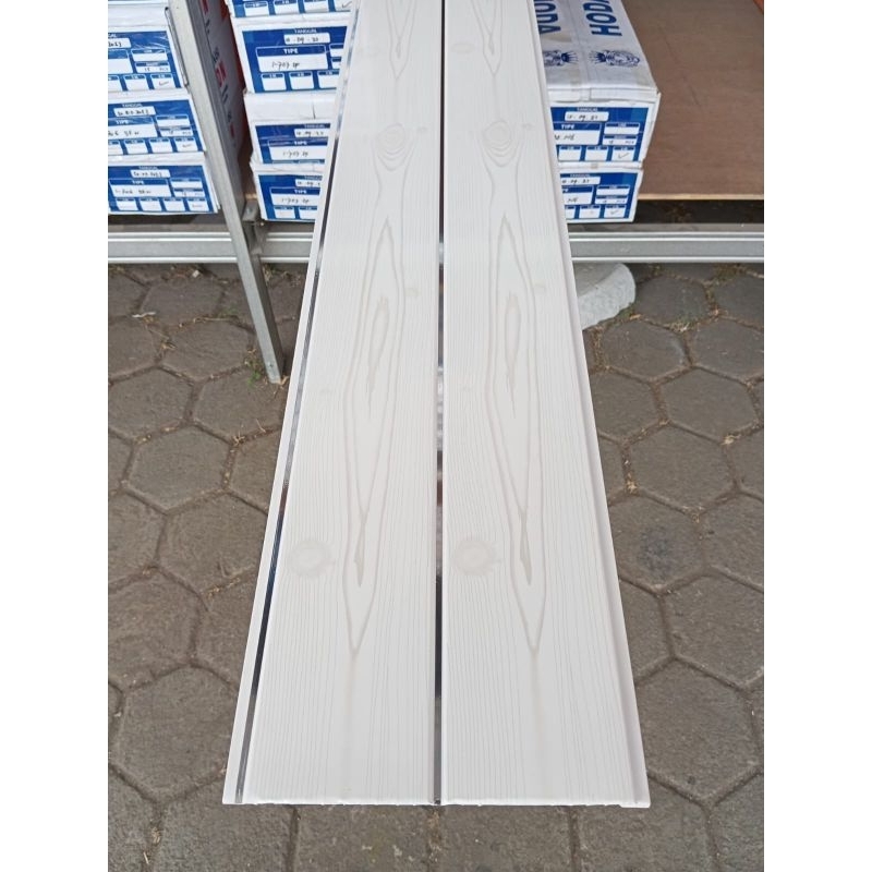 Plafon pvc putih serat kayu nat silver glosy