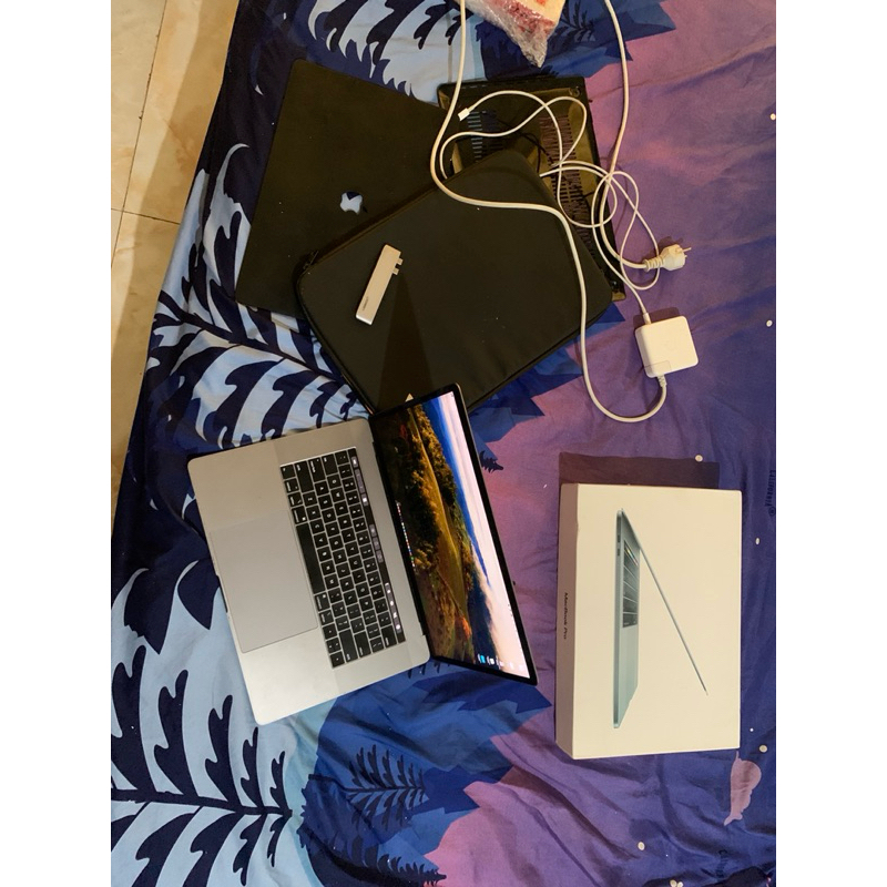 macbook pro 2019 i9 15inc