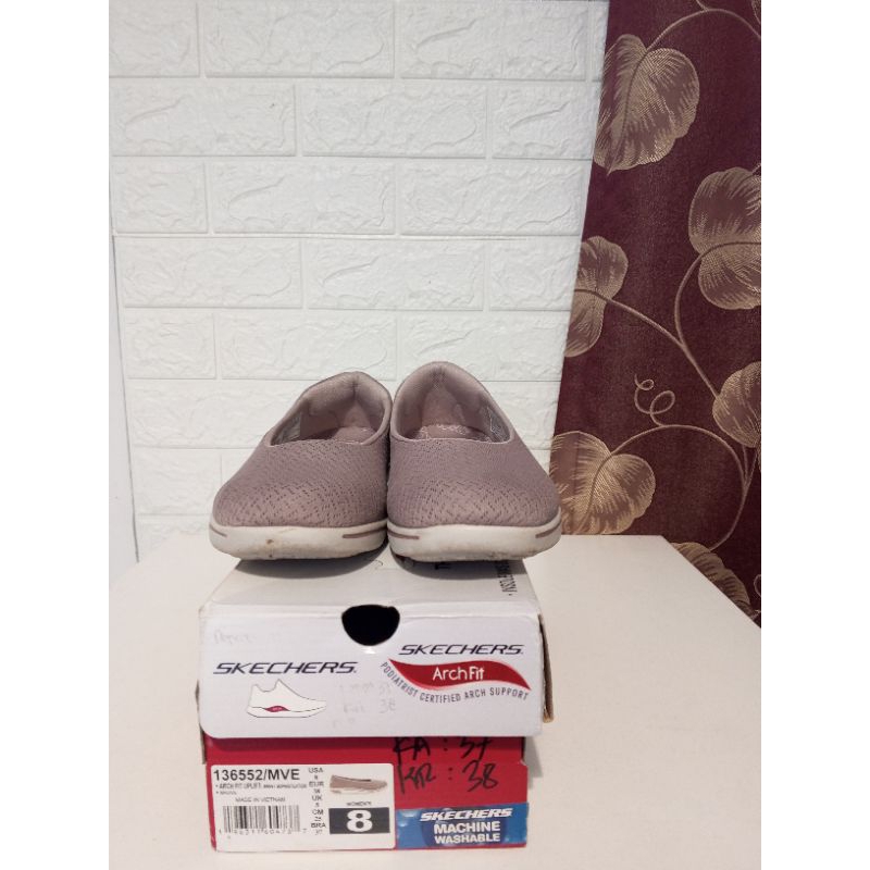 Sepatu wanita prelove skecher ori size 38
