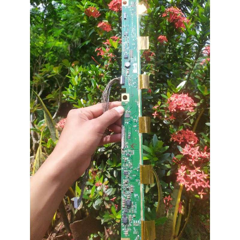 MODULE T-CON TV LED LG 22LN4000