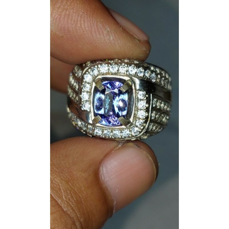 Natural tanzanite