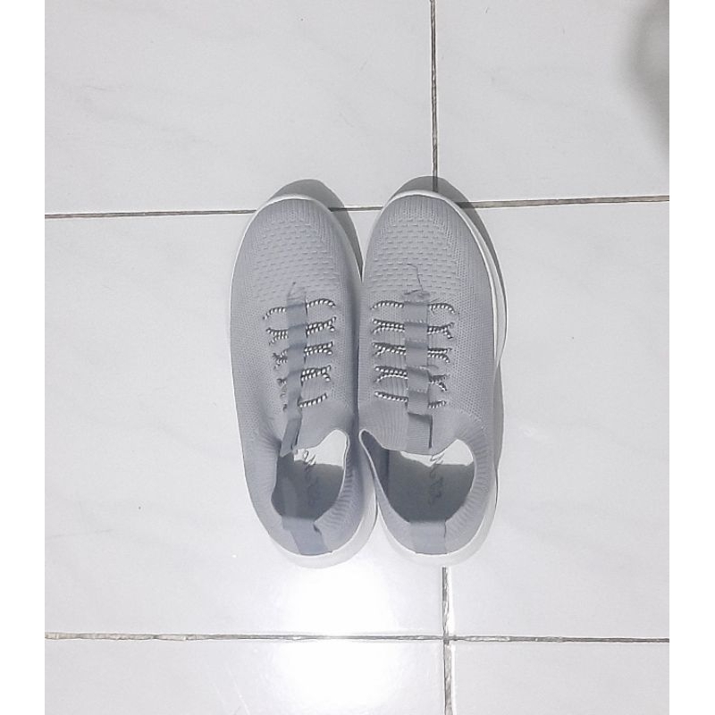 PRELOVED SNEAKERS ST MORITZ WANITA