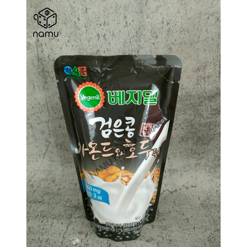 

Vegemil Black Bean Almond & Walnut Soymilk 190ml / Sari Kedelai Dengan Kacang Almond / Susu Kacang Korea / Korean Black Bean Almond & Walnut Soymilk