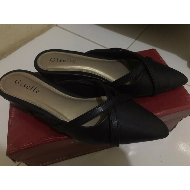 Camella by Giselle Colls