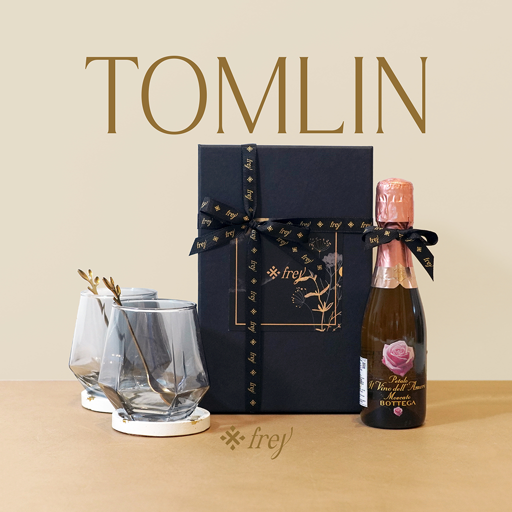 

TOMLIN - Wedding Hampers Premium / Birthday Hamper / Farewell Gift Box / Kado Exclusive