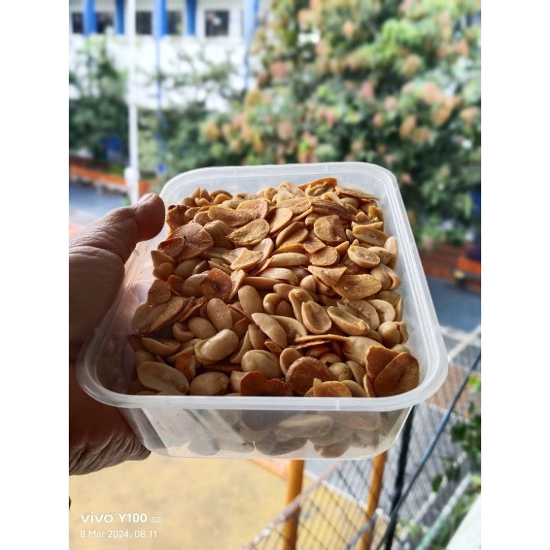 Kacang Bawang Matang. Kacang Bawang bertabur Bawang putih. Kemasan 250 gram