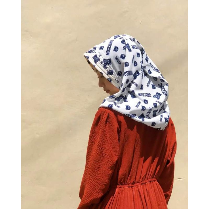Kerudung  Instan Hoodie Moschino