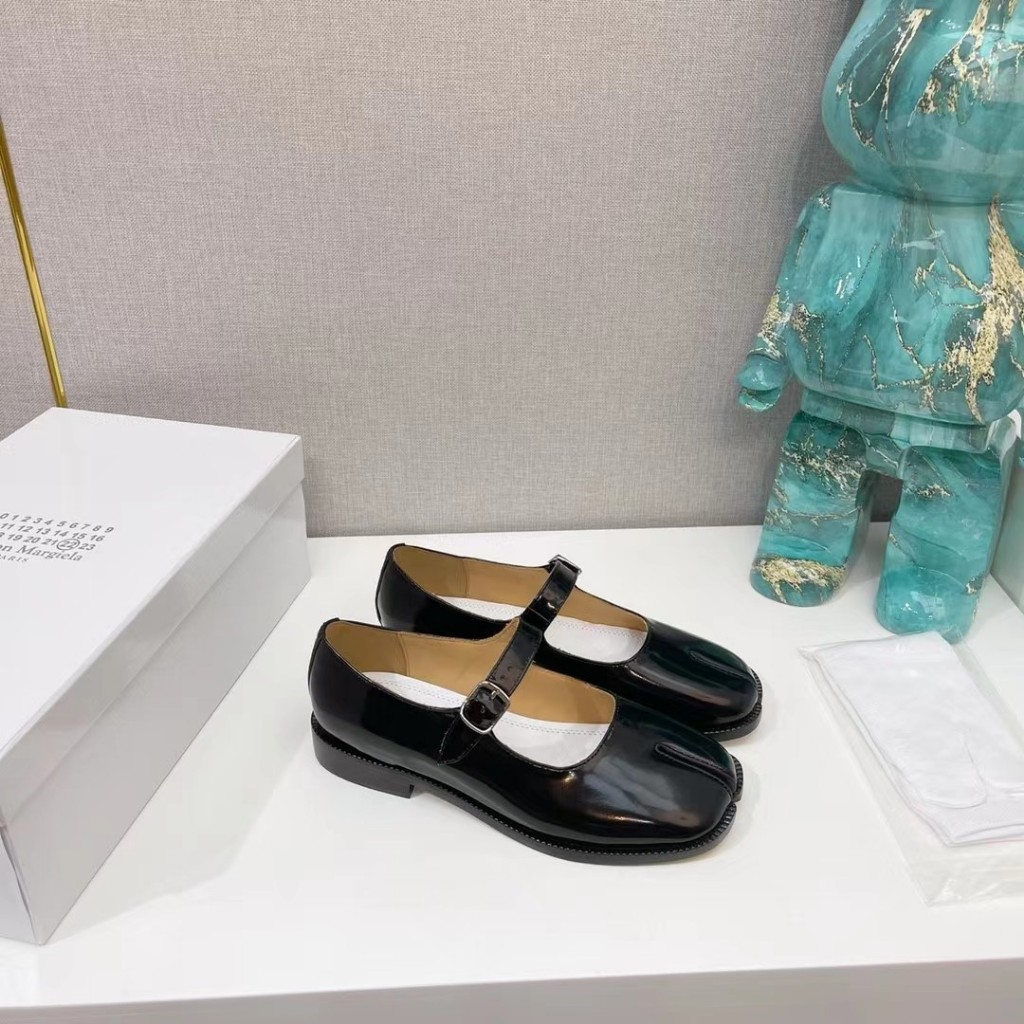 MaisonMargiela classic split-toe shoes