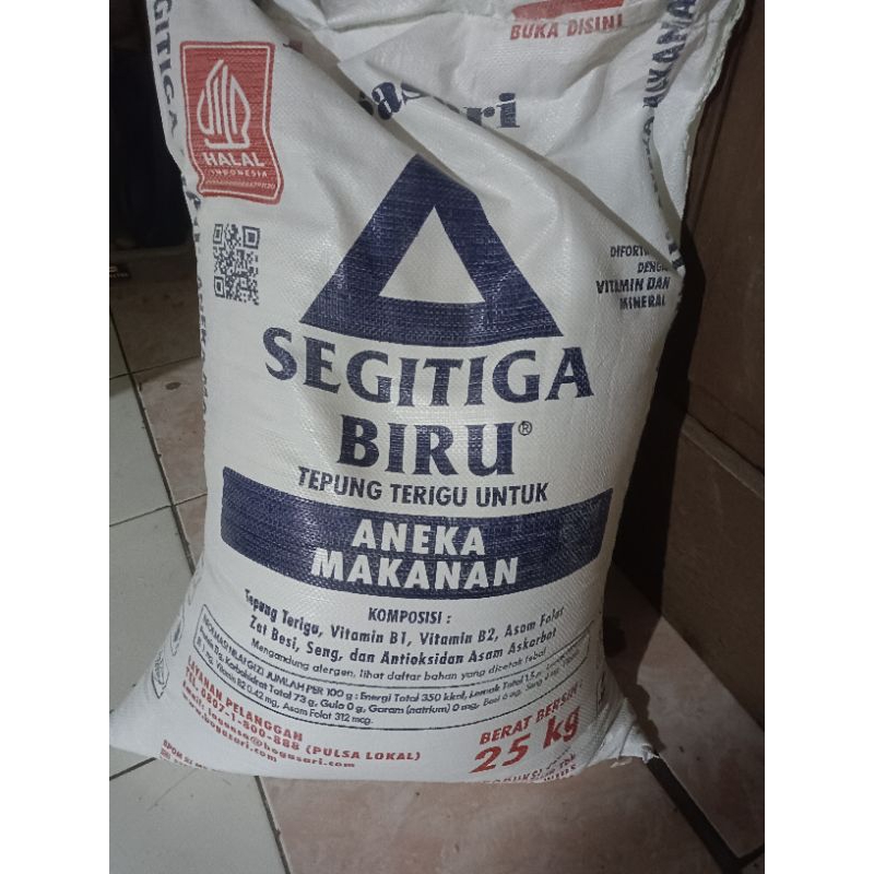 

Tepung segitiga curah 1 kg