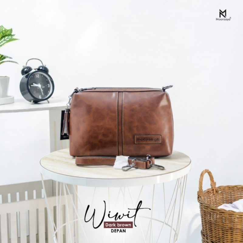 Tas Wiwit by Moonzaya