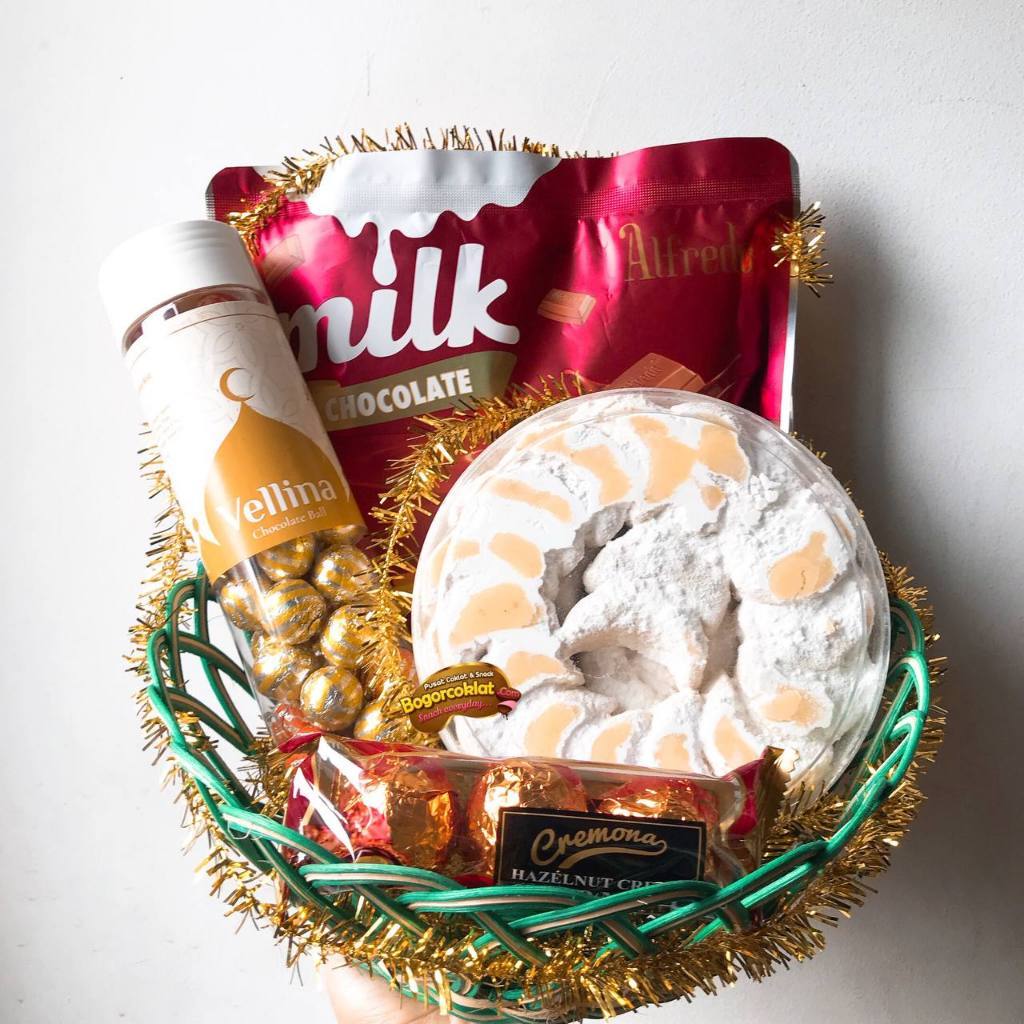 

Hampers Lebaran Coklat dan Kue