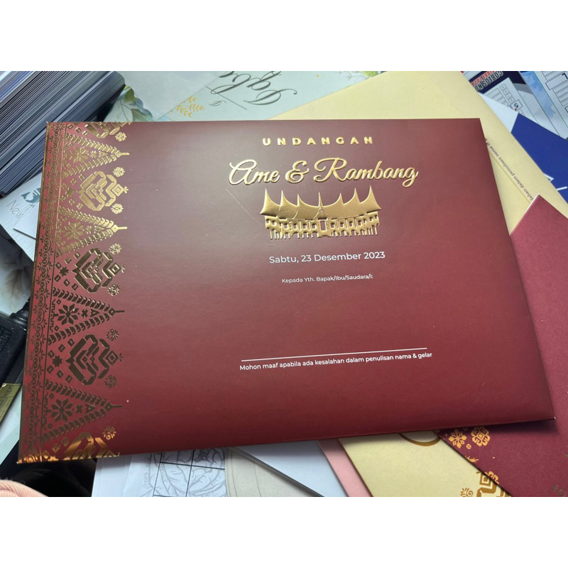 [MINANG SEMI-PREMIUM 750pcs] Cetak Undangan Batik-Gold Hardcover Amplop Pernikahan Separasi Custom Kertas/Paper Wedding Invitation Rumah Gadang MURAH TEBAL BESAR