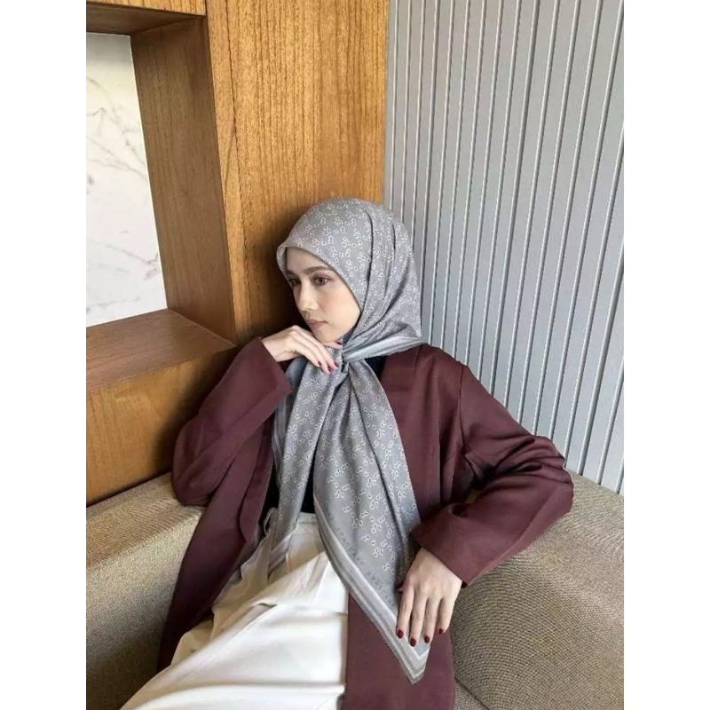 Gamila monogram series Arascarf