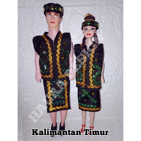READY Baju Boneka berbi Adat PULAU KALIMANTAN / Kain Perca / Baju Boneka Nusantara / tugas tata busa