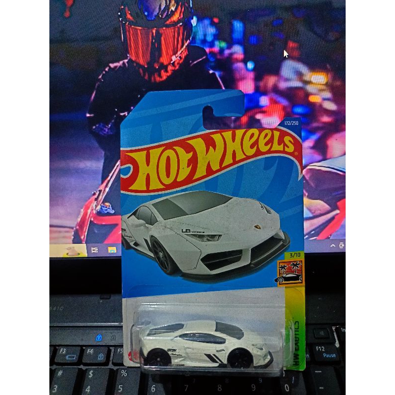 HOTWHEELLS LBWK ( LAMBORGHINI HURACAN )