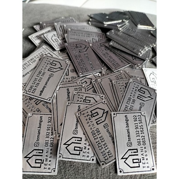 

LABEL PLAT STENLIS LOGAM NAMA MEREK /BISA RIQUEST NAMA DAN LOGO FREE DESIGNCM HARGA satuan