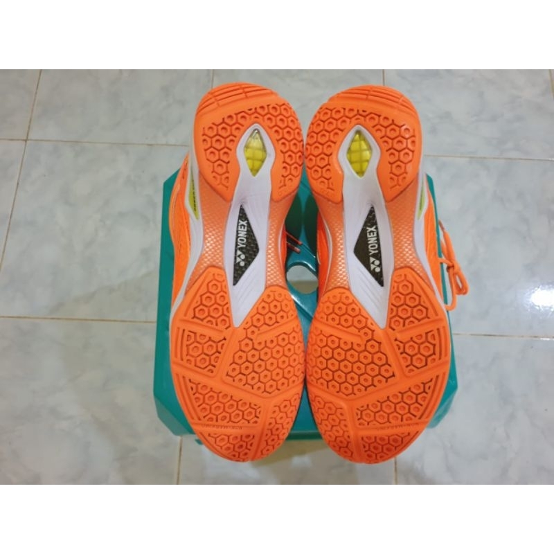 preloved sepatu badminton yonex SHB 65ZM Bright Orange