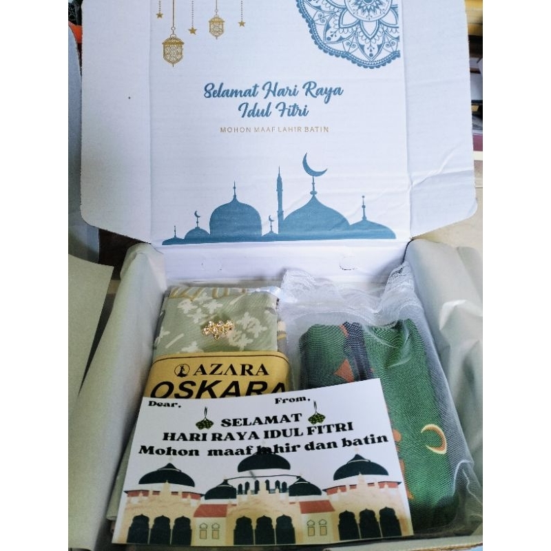 

Hampers Lebaran 1set isi 4 ( Hijab, Bros, Sajadah,Gritting Card) Murah