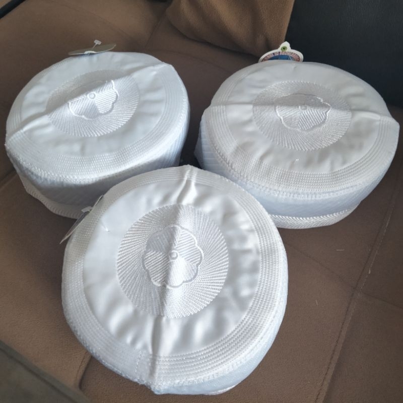 PECI BUGIS MOTIF KURMA | SONGKOK PUTIH HAJI TERLARIS