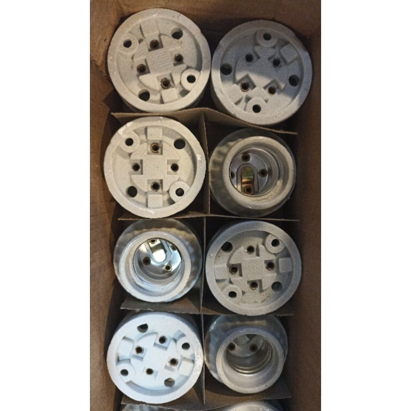 FITTING LAMPU E27 KERAMIK PENDEK