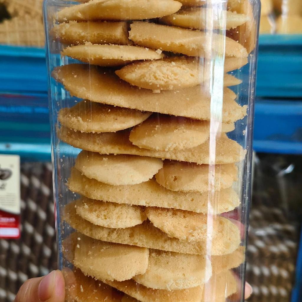 

Kue kering lidah kucing