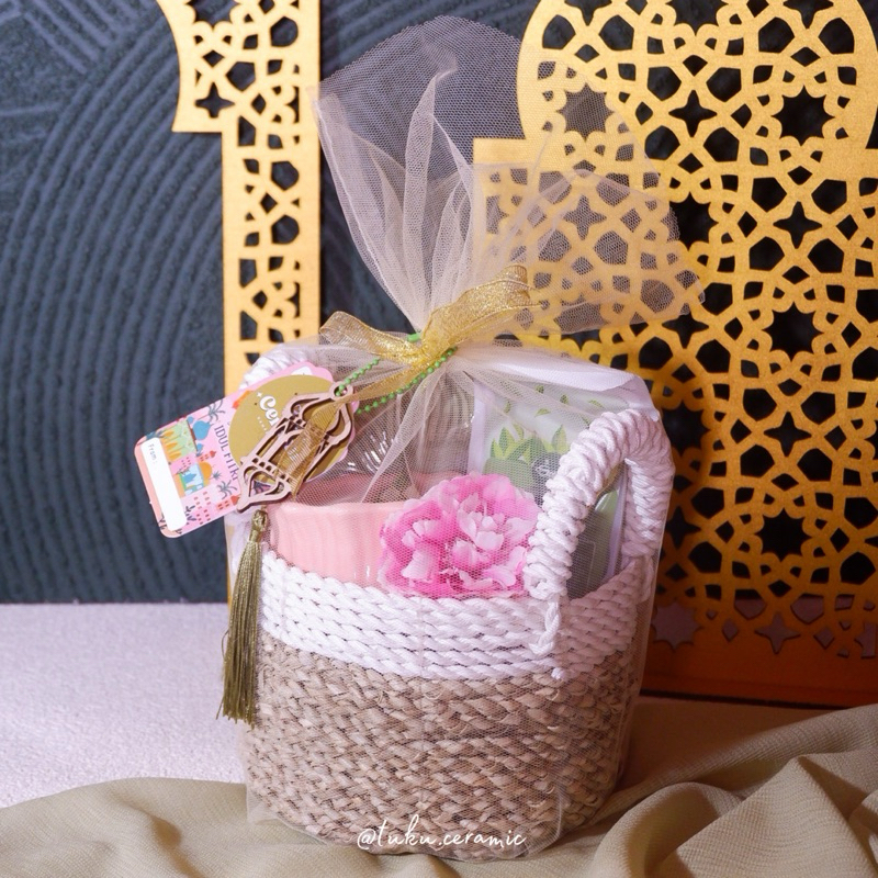 

AEESHA HAMPERS