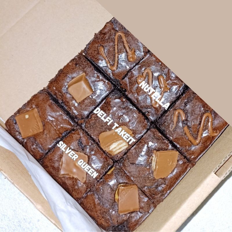 

Brownies fudgy sekat coklat premium isi 9 potong / Hampers / Hadiah / oleholeh