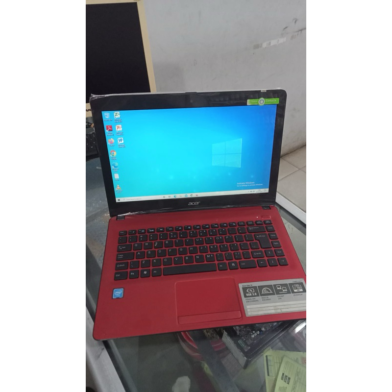 Laptop Second Acer One (merah)