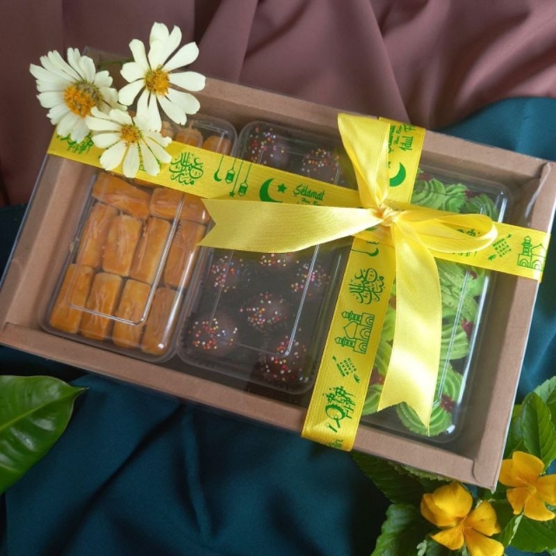 

Paket Hampers Kue Lebaran Toples Kotak Kue Kering Murah Hemat isi 3