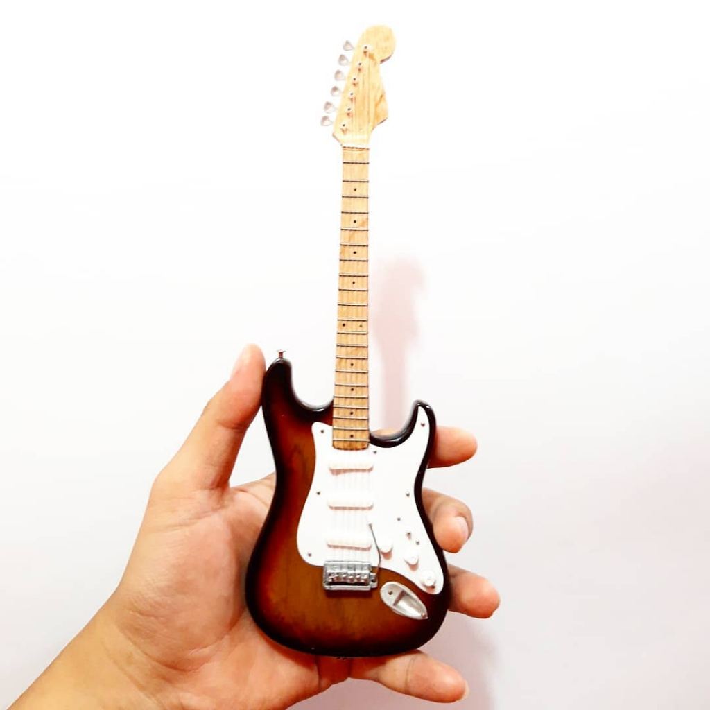Miniatur Gitar Stratocaster Fender Sunburst Voughan