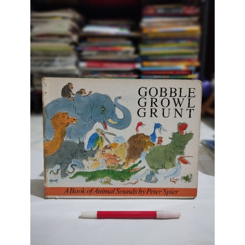 Board Book impor seken. Gobble Growl Grunt. A book of animal sounds by Peter Spier. Aneka suara hewa