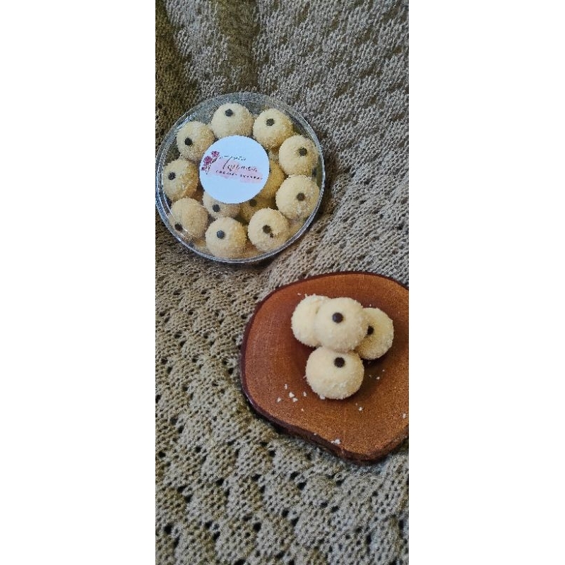 

Kue kering Lebaran Monde susu/Janda genit