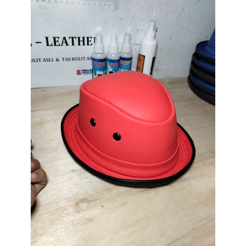 Topi Fedora Kulit Sapi Asli Warna Merah - Orange Stabilo Ukuran Dewasa