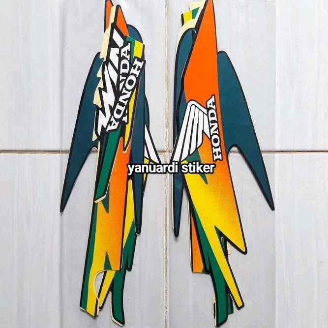 STRIPING STIKER LIST STANDAR MOTOR HONDA WIN 100 TAHUN 2001 HITAM HIJAU