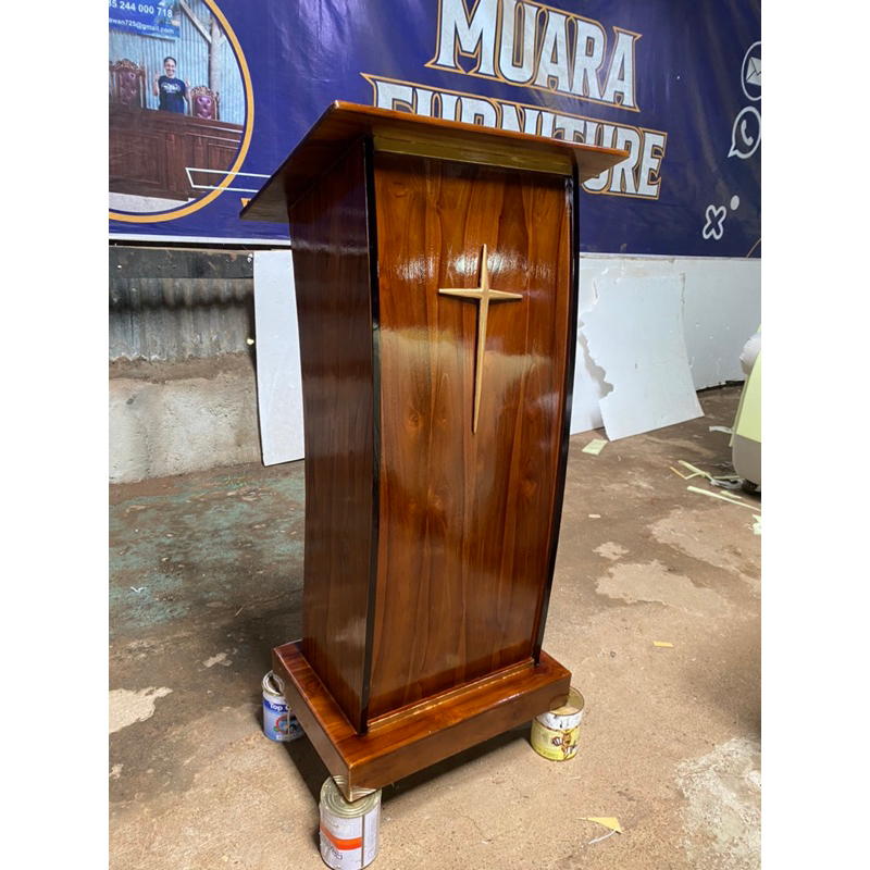 mimbar podium gereja